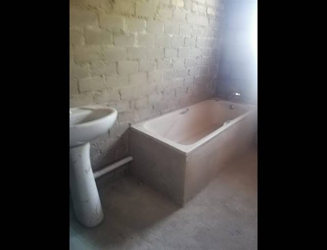 2 BEDROOM FREESTANDING FOR SALE IN EMONDLO UNIT B
